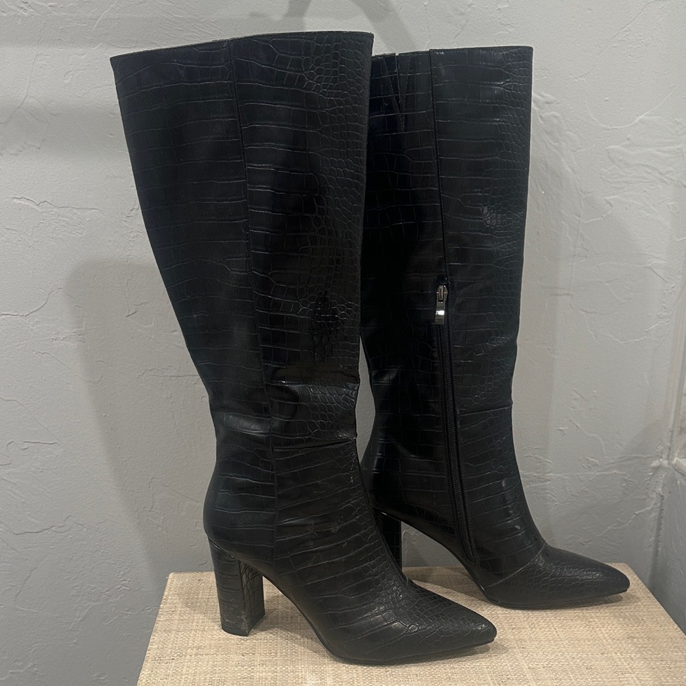 Elegant Black Croc-Embossed Knee-High Boots
